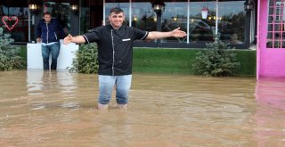 Erzurumda Sağanak Sele Dönüştü