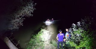 Sakarya Nehrine Düşen Genç Suda Kayboldu