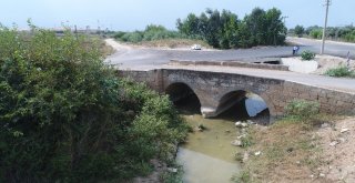 Tarihi Köprüye Hem Asfalt Hem Beton Döktüler