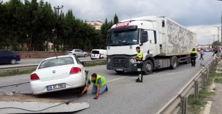 Sakaryada 50 Metre Arayla İki Trafik Kazası: 8 Yaralı