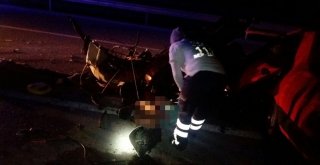 Samsunda Otomobil Beton Bariyere Çarptı: 1 Ölü,1 Yaralı