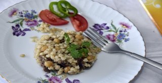 Kuşburnu Festivalinde Kuşburnulu Gelinlik İlgi Gördü