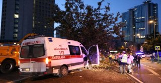 Şişlide Hasta Taşıyan Ambulans Kaza Yaptı; 6 Yaralı