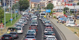Tatilcilerin Kuyruk Çilesi Tatil Beldelerinden Başladı