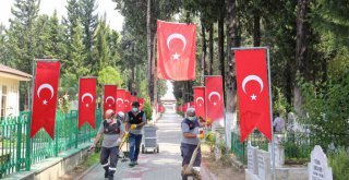 Büyükşehirden mezarlıklarda Kurban Bayramı temizliği