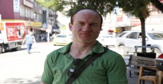 (Özel) Üç Ayağıyla Caddelerin Maskotu Oldu