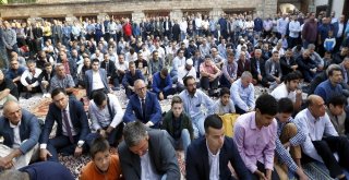 Dünya Müslümanları Bayram Namazında Buluştu
