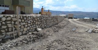 Heyelana Karşı Taş Duvar Örme Çalışması Yapılıyor