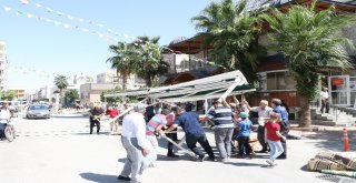 Namaz Sırasında Gölgelik Devrildi: 1İ Ağır 3 Yaralı