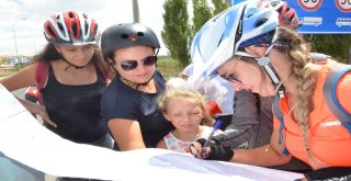 Pedalları Tacize Dikkat Çekmek İçin Çeviriyorlar