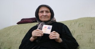 Ezo Gelinin Kızı 19 Yıl Sonra Türk Vatandaşı Oldu