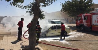 Park Halindeki Otomobil Alev Aldı