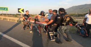 Lastiği Patlayan Motosiklet Otomobile Çarptı