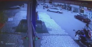 Motosiklet İle Otomobil Böyle Çarpıştı