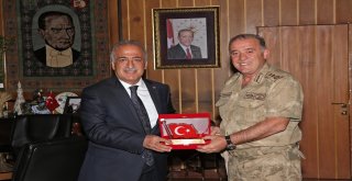Erzurum Jandarma Bölge Komutanı Hacıoğlundan Rektör Çomaklıya Ziyaret