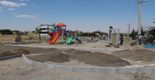 Uçhisarda Park Yenileme Ve Kaldırım Çalışmaları Devam Ediyor