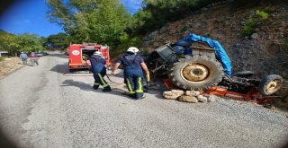 Devrilen Traktörün Altında Kalan Sürücü Yaralandı