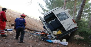 Yolcu Minibüsü Şarampole Uçtu: 1 Ölü, 11 Yaralı