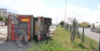 Afyonkarahisarda Çimento Yüklü Tır Devrildi