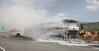 Otoyolda Otobüs Alev Alev Yandı