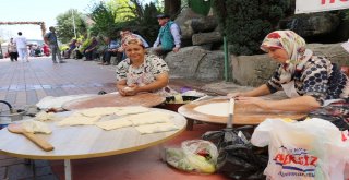 (Özel) Ev Hanımları, Gözleme Satarak Futbol Takımına Destek Sağlıyor