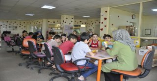 Çocuklar Tatili Oyuncak Kütüphanesinde Değerlendiriyor