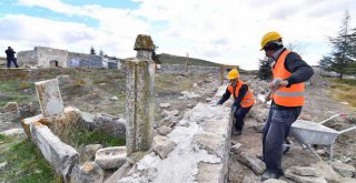 BAŞKENT'İN TARİHİ ÇEŞME VE TÜRBELERİ GÜN YÜZÜNE ÇIKARTILIYOR