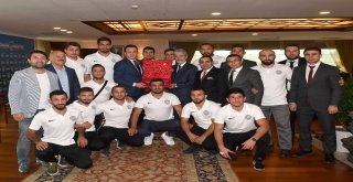 Aski Sporlu Güreşçilerden Başkan Tunaya Ziyaret