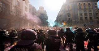 Katolanyanın Bağımsızlık Referandumu Yıl Dönümü Yürüyüşüne Polis Müdahale Etti