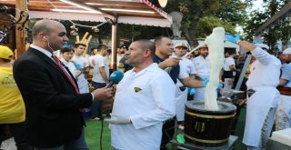 Örsün Üzerinde Bu Kez Demir Değil Dondurma Dövüldü