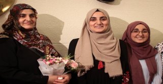 Başkan Sekmen Ebru Özkanı Memleketi Erzuruma Davet Etti