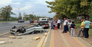 Takla Atan Otomobildeki Biri Çocuk Üç Kişi Yaralandı