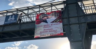 Afişli Sürpriz Evlenme Teklifi