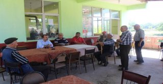 Kaymakam Çobanlık Yapan Çocuklara Oyuncak Dağıttı