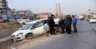 Tırın Arkadan Çarptığı Otomobil, Yol Şantiyesine Girdi