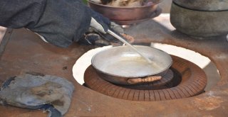 18 Yıllık Kalaycı Ustası Mesleğini Müzede Anlatıyor