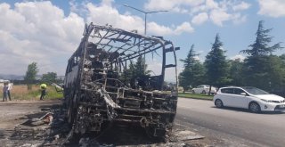 Balıkesirde Seyir Halindeki Yolcu Otobüsü Yandı