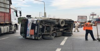 Otomobil İle Kamyonet Çarpıştı: 2 Yaralı