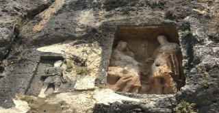 (Özel) 2 Bin 400 Yıl Önce Yapılan Adam Kayalar Görenleri Büyülüyor