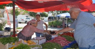 Kuşadasında Soğucak Pazarı İlgi Görüyor