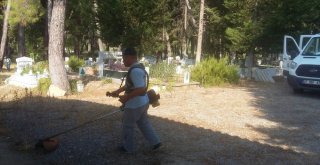 Antalya Büyükşehir Belediyesinden Mezarlıklara Kurban Bayramı Bakımı