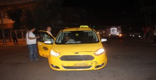 Antalyada Taksiyle Çarpışan Otomobil İşyerine Girdi