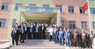 Vali Toprak, Irak Sınırındaki Köyleri Ziyaret Etti