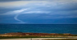 Rizenin Fındıklı İlçesi Açıklarında Denizde Bir Anda Ortaya Çıkan Hortum Korkuttu