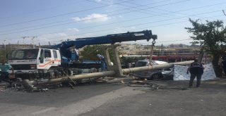 Elektrik Direğine Çarpan Aracın Hız Kadranı 120De Takılı Kaldı