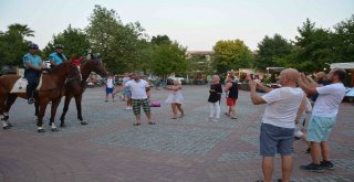 Atlı Jandarmalar Tatilcilerin İlgi Odağı