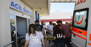 Sivasta Hafif Ticari Araç İle Otomobil Çarpıştı: 6 Yaralı