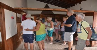 Düğmeli Evler Turistlerin Gözdesi Oldu