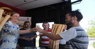 Kocaelide Vatandaşlara 1 Ton Ücretsiz Maraş Dondurması Dağıtıldı