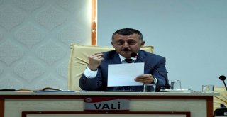 Vali Büyükakın: Çiçek Yollama, Plaket Verme Adetlerini Kaldırın